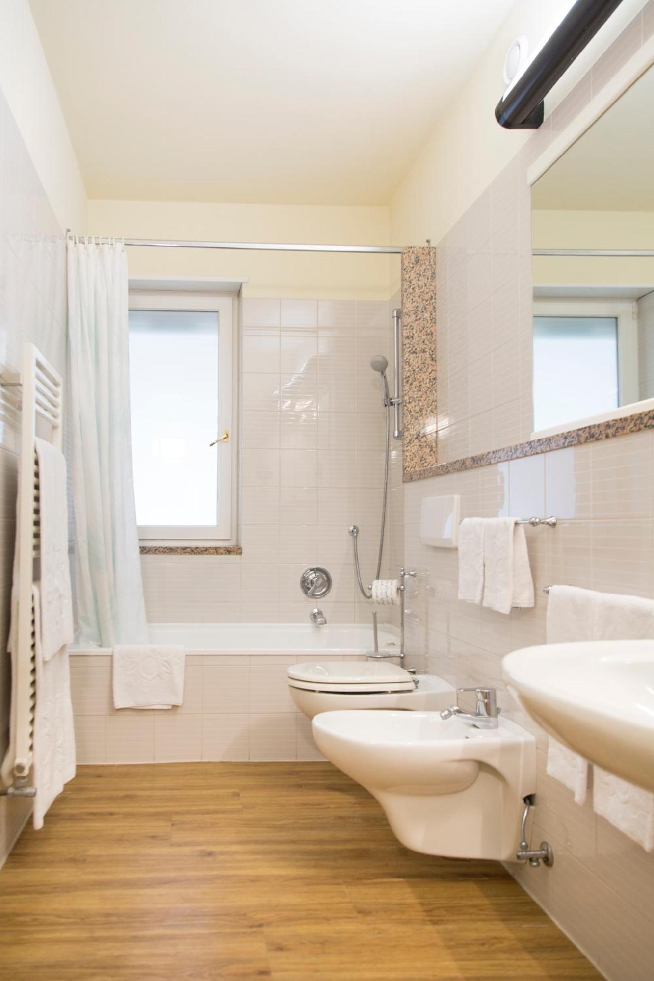 Residence La Madonnina Limone sul Garda Room photo